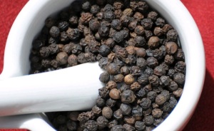 Natural Home Remedy Using Black Peppercorns, Sugar Candy and Liquorice Powder