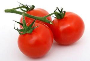 Natural Home Remedy Using Tomatoes